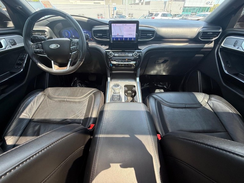 Ford Explorer Vehicle Full-screen Gallery Image 14