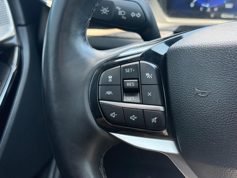 Ford Explorer Vehicle Full-screen Gallery Image 16