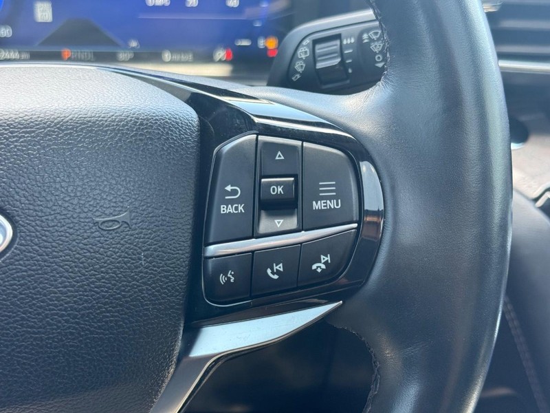 Ford Explorer Vehicle Full-screen Gallery Image 17