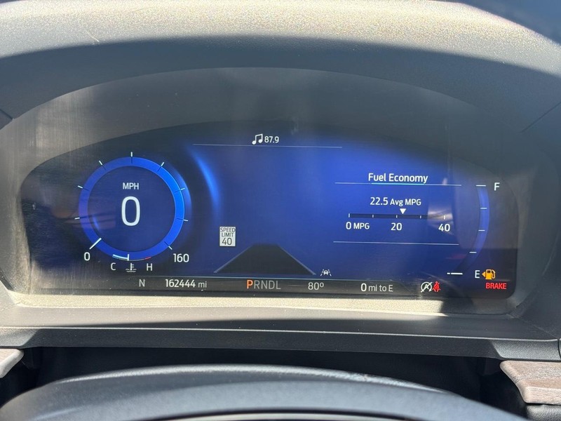 Ford Explorer Vehicle Full-screen Gallery Image 18