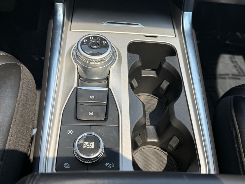 Ford Explorer Vehicle Full-screen Gallery Image 22