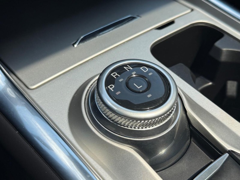Ford Explorer Vehicle Full-screen Gallery Image 23