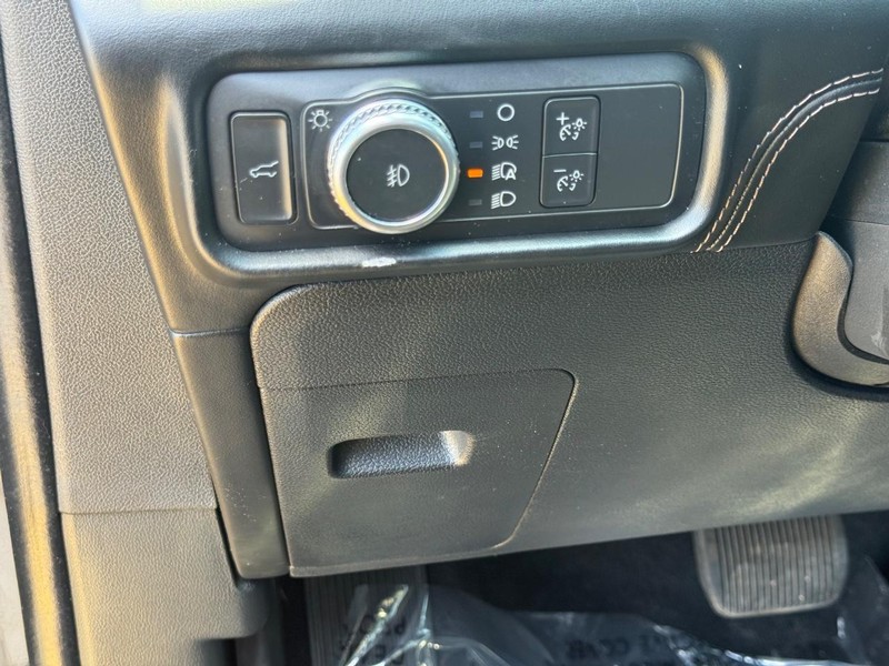 Ford Explorer Vehicle Full-screen Gallery Image 25