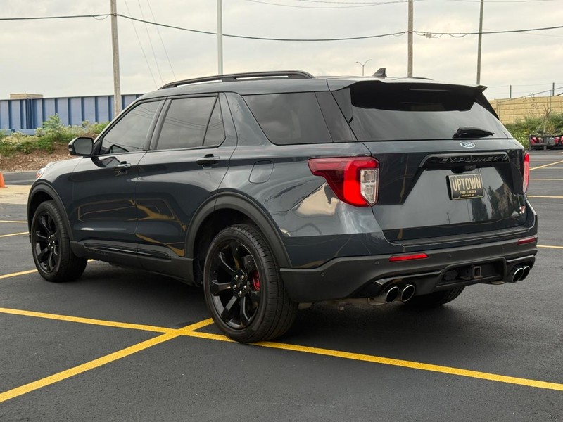 Ford Explorer Vehicle Full-screen Gallery Image 05