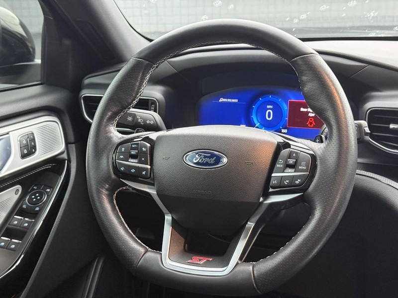 Ford Explorer Vehicle Full-screen Gallery Image 14