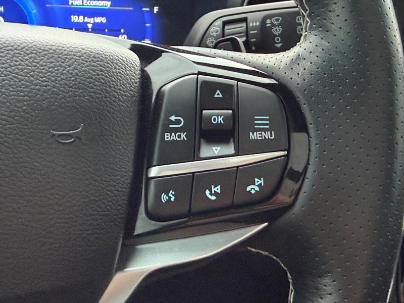 Ford Explorer Vehicle Full-screen Gallery Image 16
