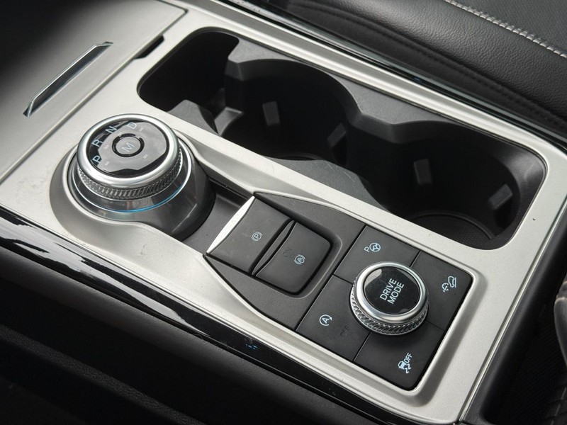 Ford Explorer Vehicle Full-screen Gallery Image 21