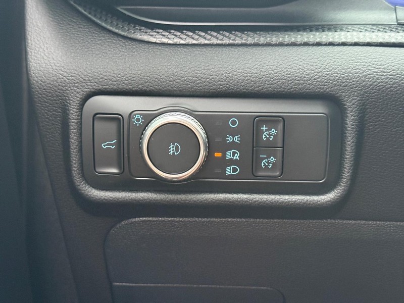 Ford Explorer Vehicle Full-screen Gallery Image 24