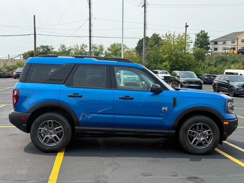 Ford Bronco Sport Vehicle Full-screen Gallery Image 02