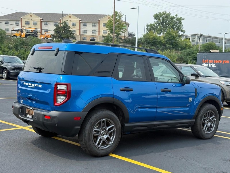 Ford Bronco Sport Vehicle Full-screen Gallery Image 03
