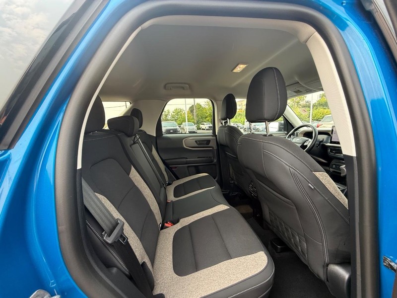 Ford Bronco Sport Vehicle Full-screen Gallery Image 11