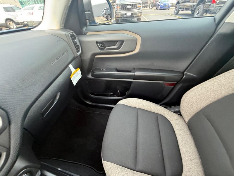 Ford Bronco Sport Vehicle Full-screen Gallery Image 22