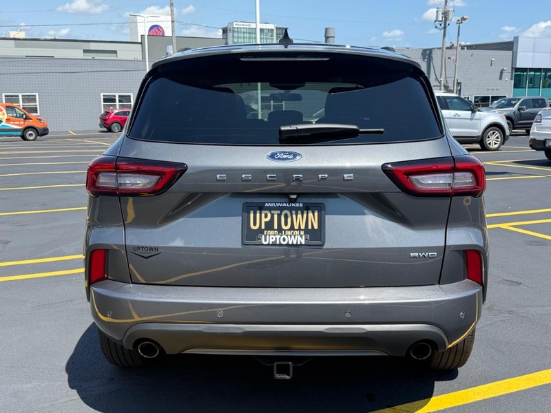 Ford Escape Vehicle Full-screen Gallery Image 04
