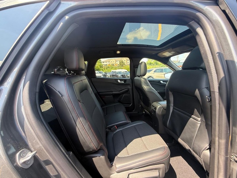 Ford Escape Vehicle Full-screen Gallery Image 11