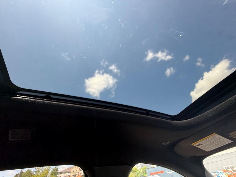 Ford Escape Vehicle Full-screen Gallery Image 12