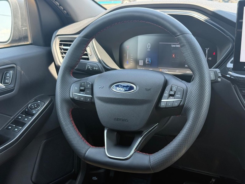 Ford Escape Vehicle Full-screen Gallery Image 14