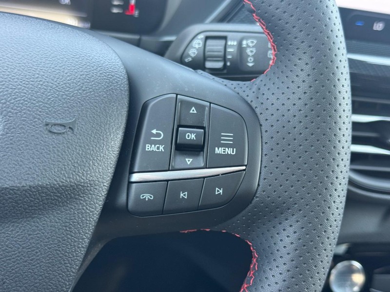 Ford Escape Vehicle Full-screen Gallery Image 16