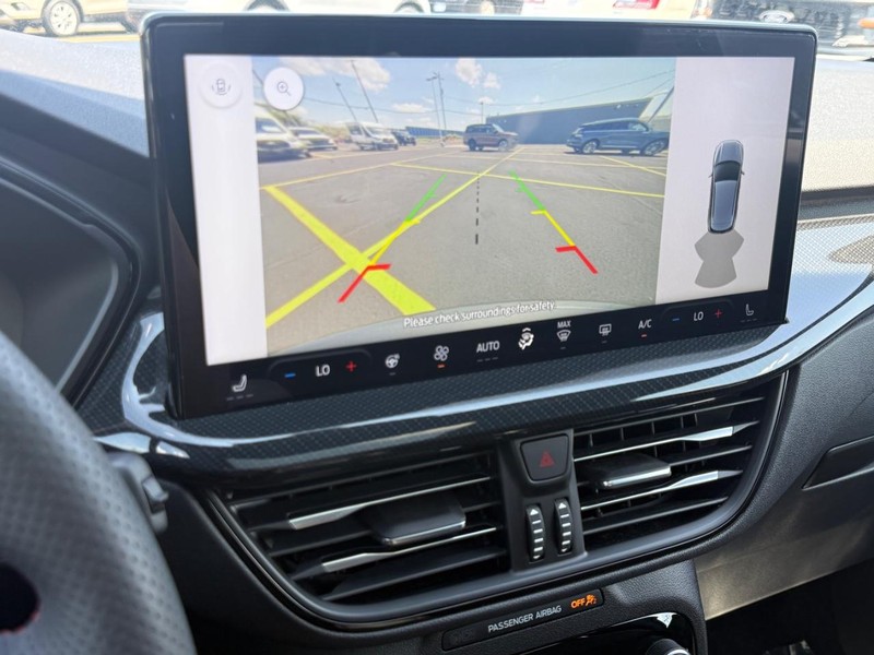 Ford Escape Vehicle Full-screen Gallery Image 18