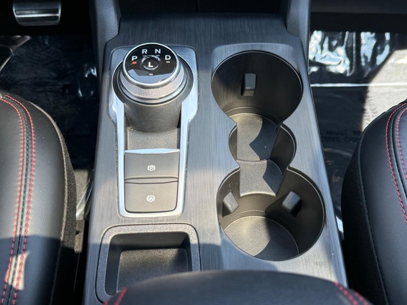 Ford Escape Vehicle Full-screen Gallery Image 20