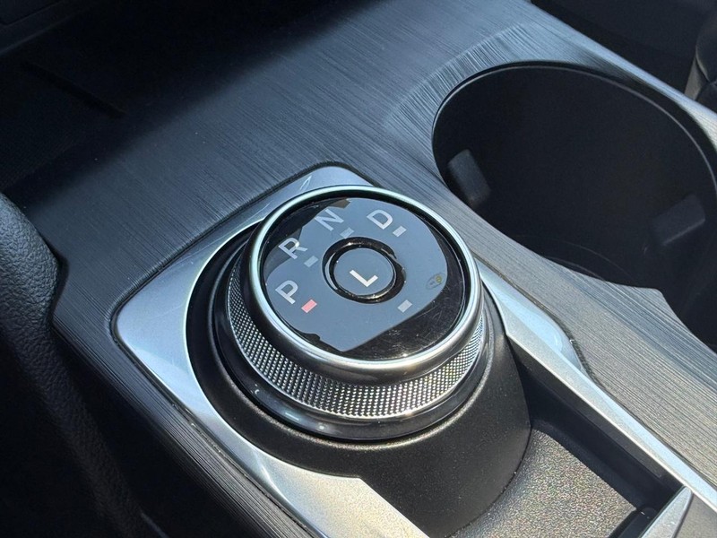 Ford Escape Vehicle Full-screen Gallery Image 21