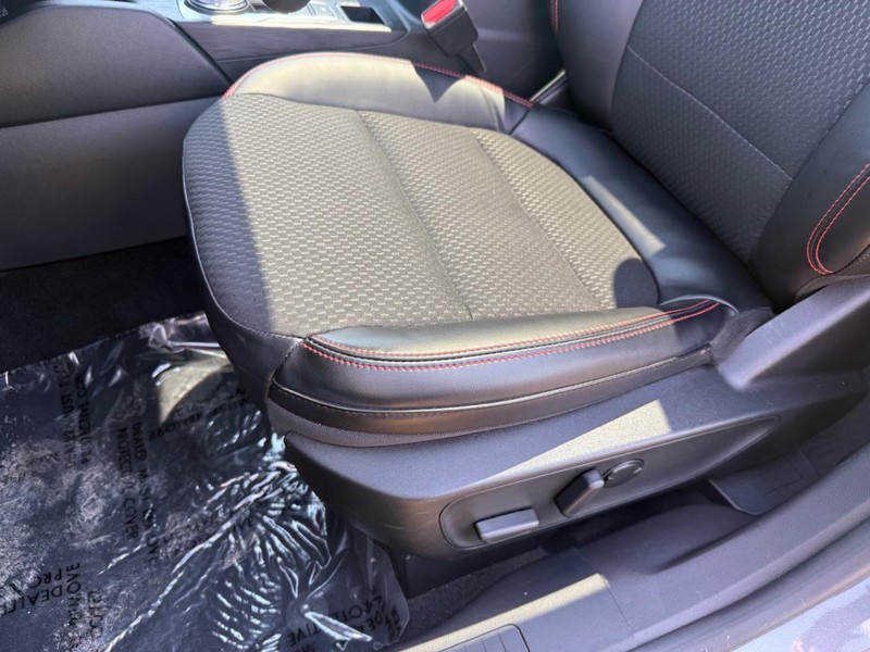 Ford Escape Vehicle Full-screen Gallery Image 23