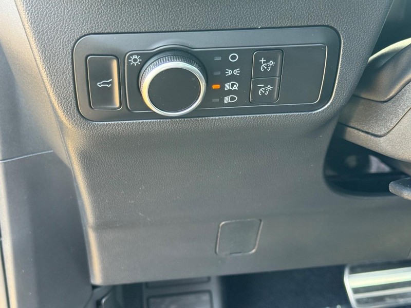 Ford Escape Vehicle Full-screen Gallery Image 24