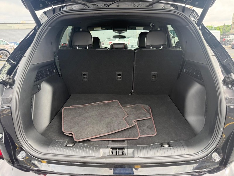 Ford Escape Vehicle Full-screen Gallery Image 05
