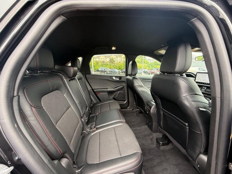 Ford Escape Vehicle Full-screen Gallery Image 11