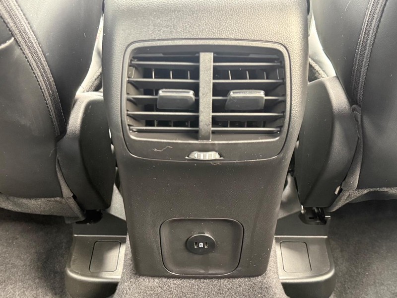 Ford Escape Vehicle Full-screen Gallery Image 12