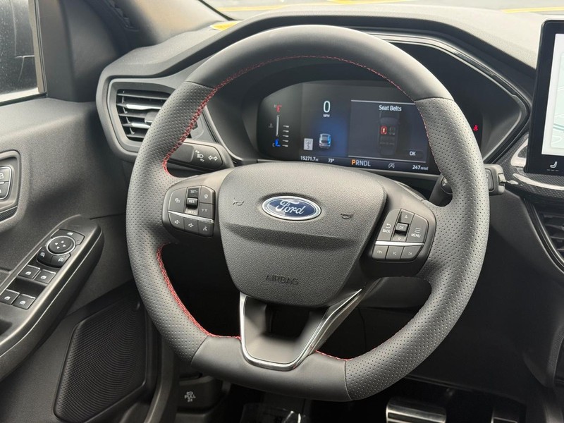 Ford Escape Vehicle Full-screen Gallery Image 14