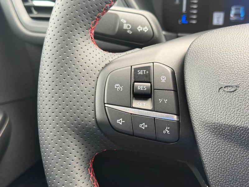 Ford Escape Vehicle Full-screen Gallery Image 15