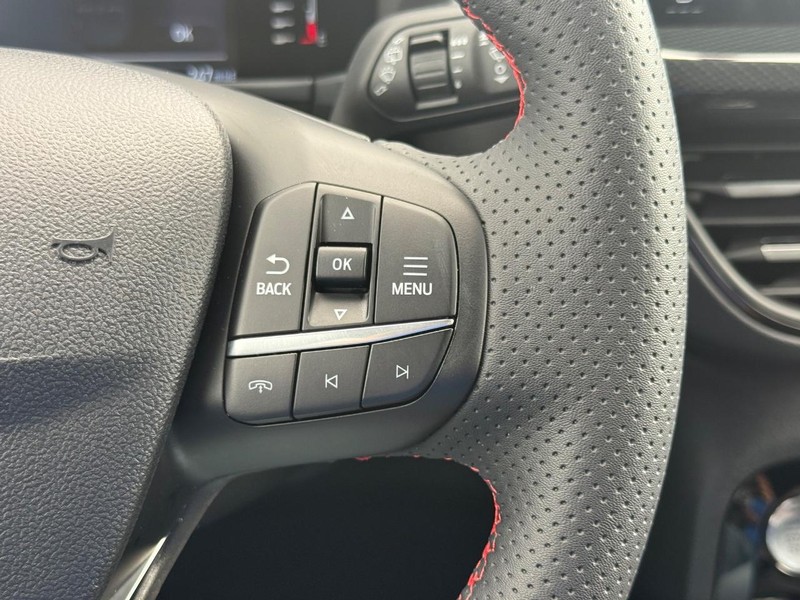 Ford Escape Vehicle Full-screen Gallery Image 16
