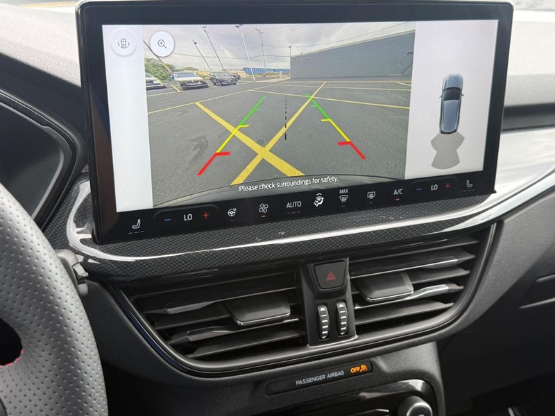Ford Escape Vehicle Full-screen Gallery Image 18