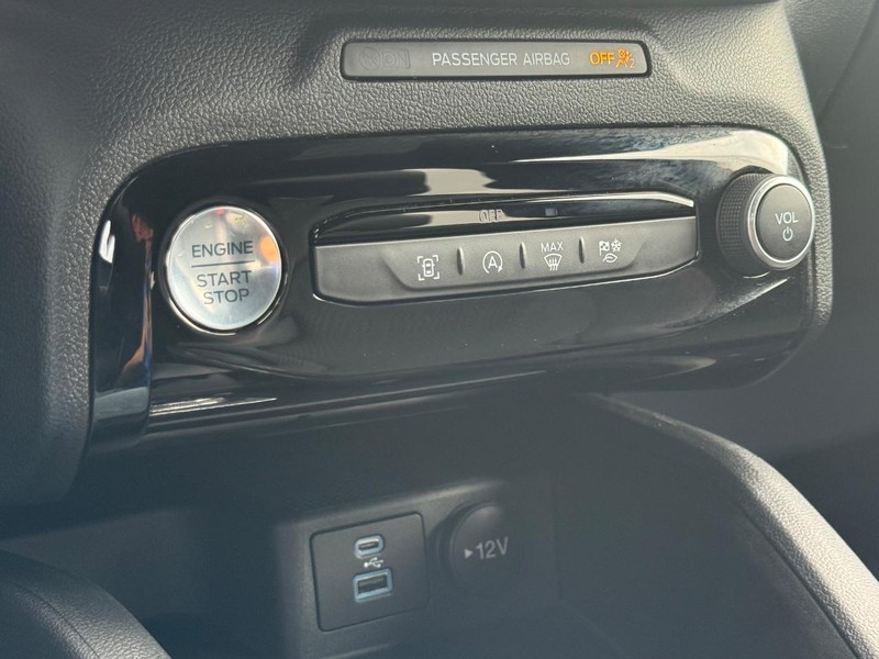 Ford Escape Vehicle Full-screen Gallery Image 19