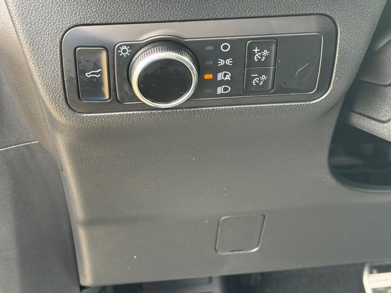 Ford Escape Vehicle Full-screen Gallery Image 24