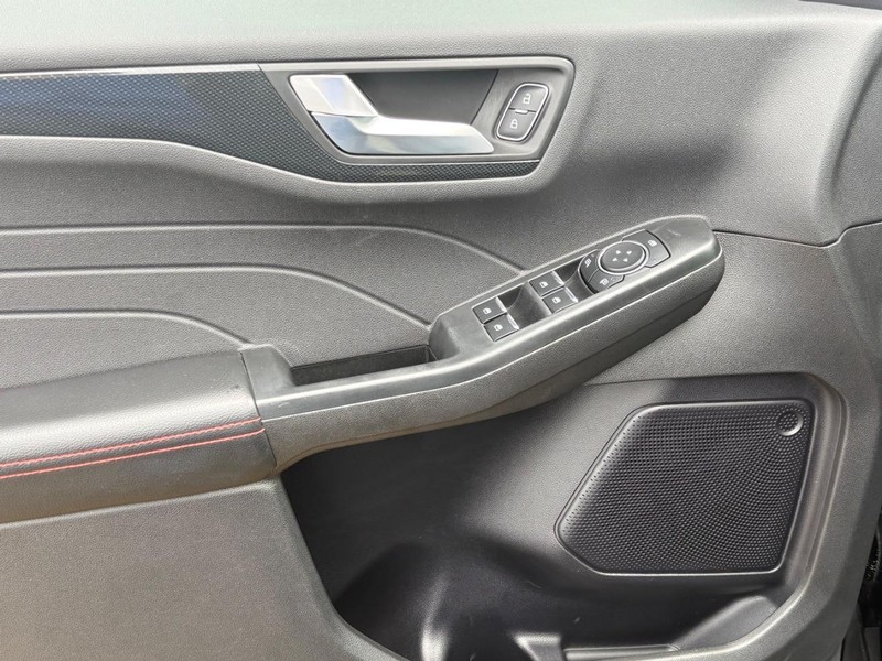Ford Escape Vehicle Full-screen Gallery Image 25