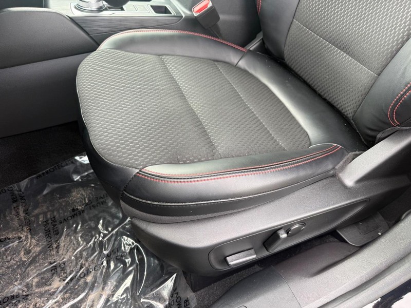 Ford Escape Vehicle Full-screen Gallery Image 26