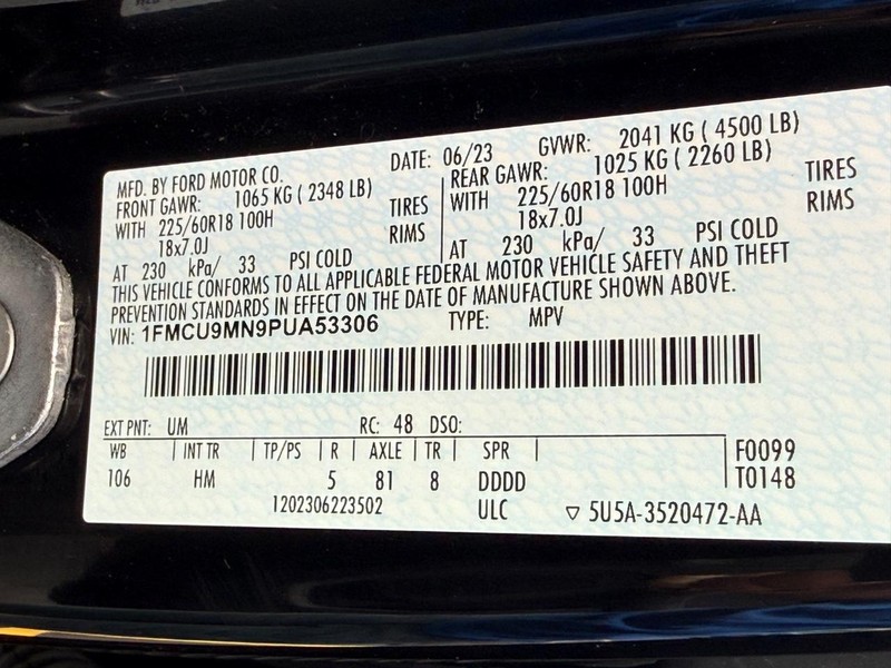 Ford Escape Vehicle Full-screen Gallery Image 27