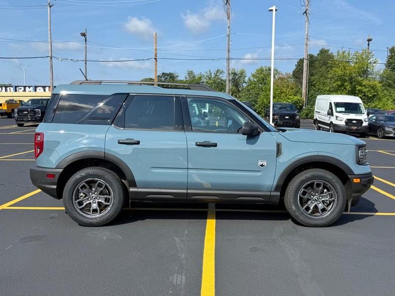 Ford Bronco Sport Vehicle Full-screen Gallery Image 02