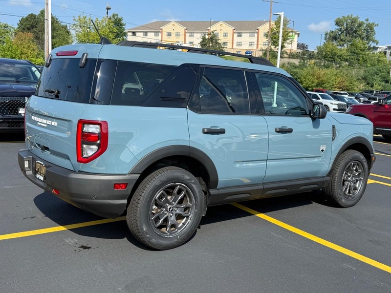 Ford Bronco Sport Vehicle Full-screen Gallery Image 03