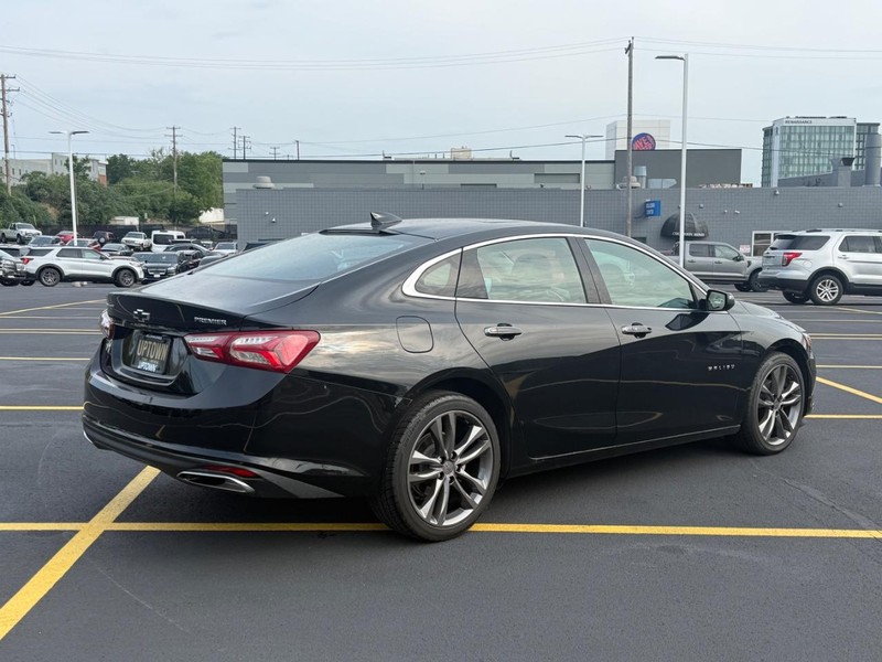 Chevrolet Malibu Vehicle Full-screen Gallery Image 03