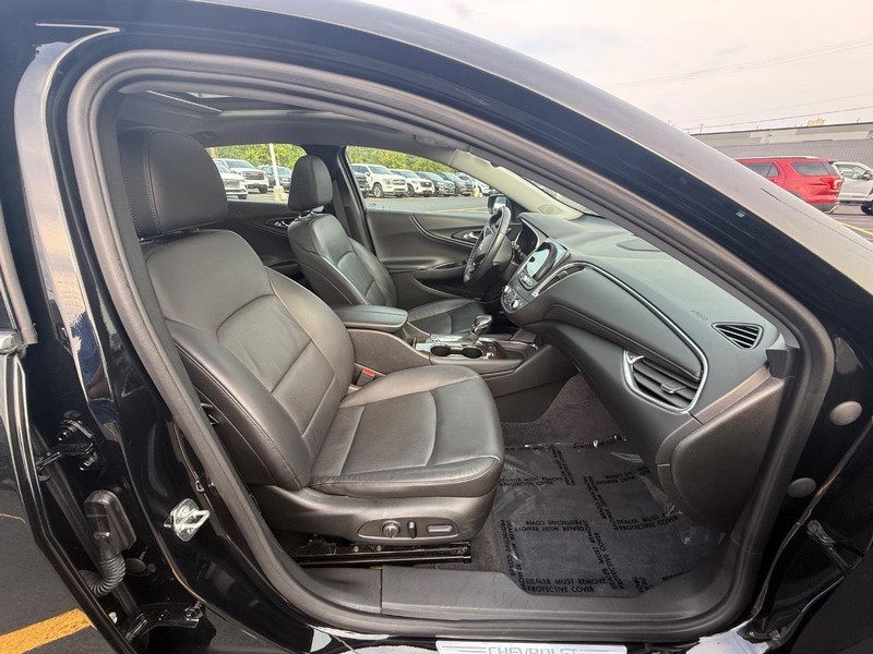 Chevrolet Malibu Vehicle Full-screen Gallery Image 10