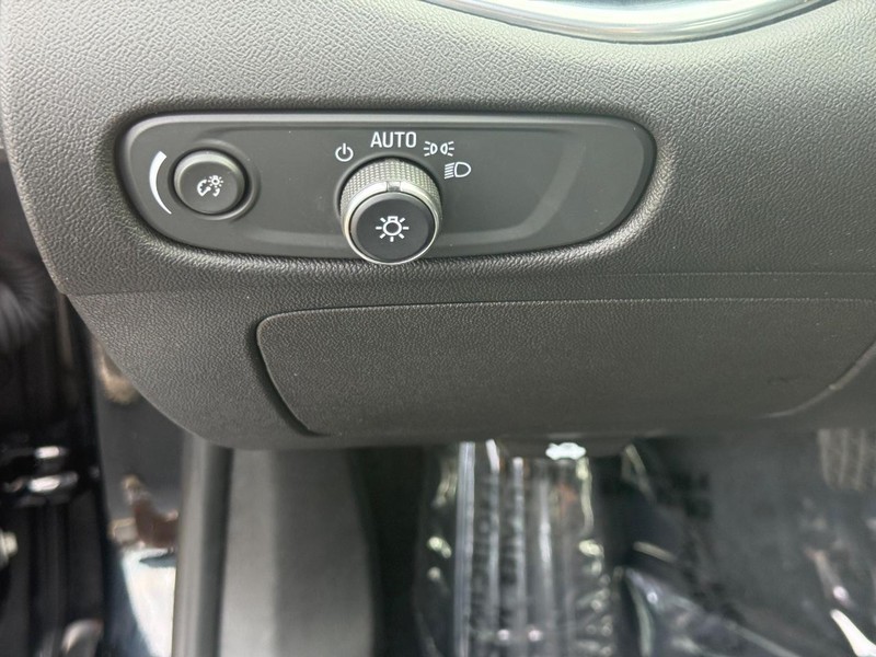 Chevrolet Malibu Vehicle Full-screen Gallery Image 25