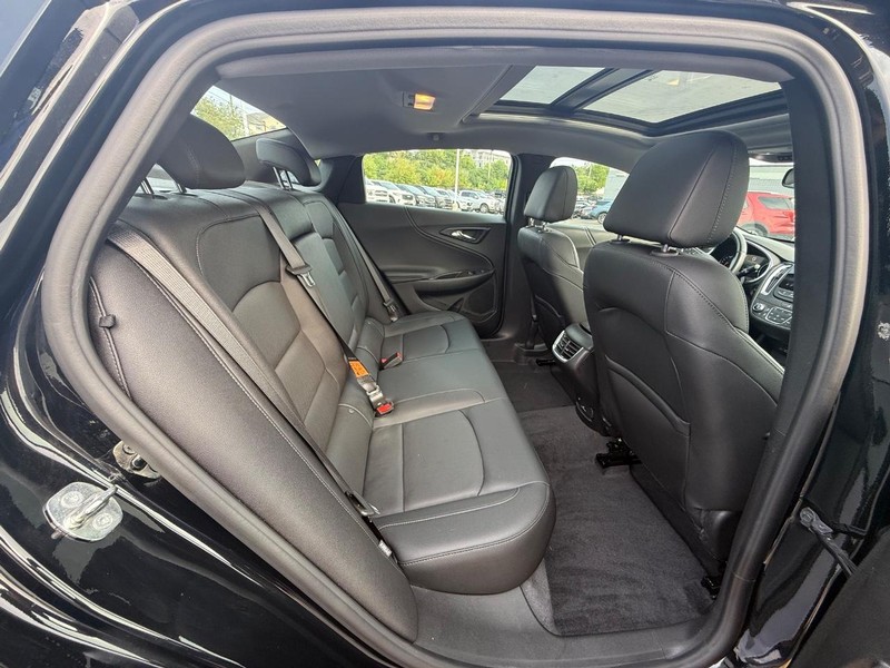 Chevrolet Malibu Vehicle Full-screen Gallery Image 36
