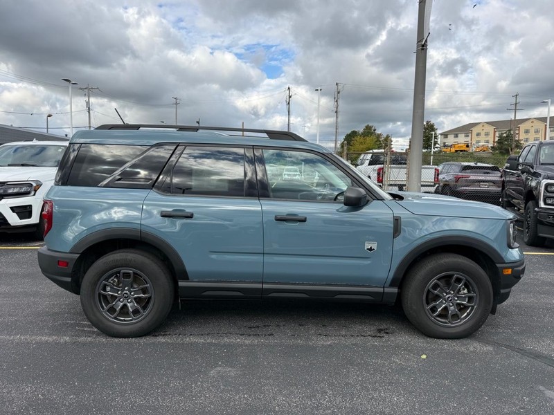 Ford Bronco Sport Vehicle Full-screen Gallery Image 02