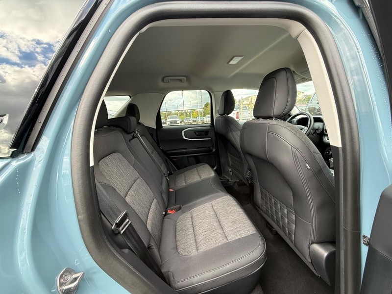 Ford Bronco Sport Vehicle Full-screen Gallery Image 11