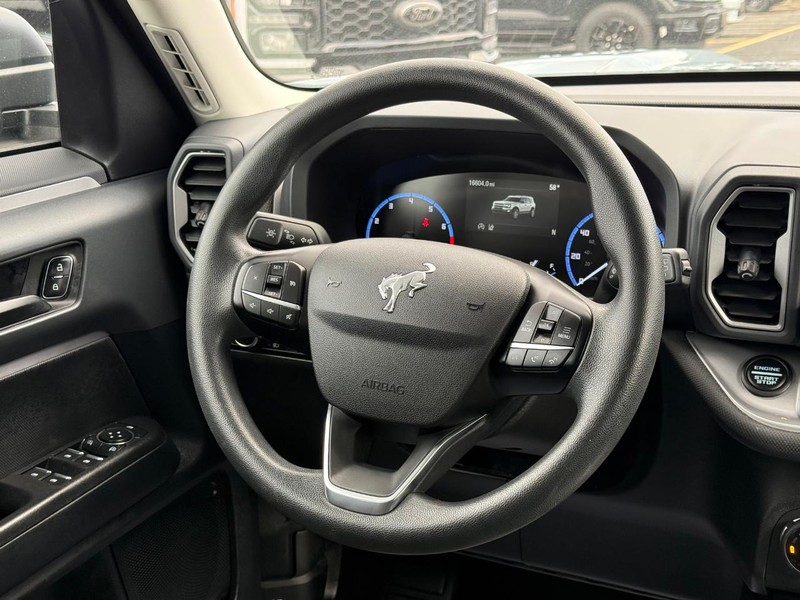 Ford Bronco Sport Vehicle Full-screen Gallery Image 13