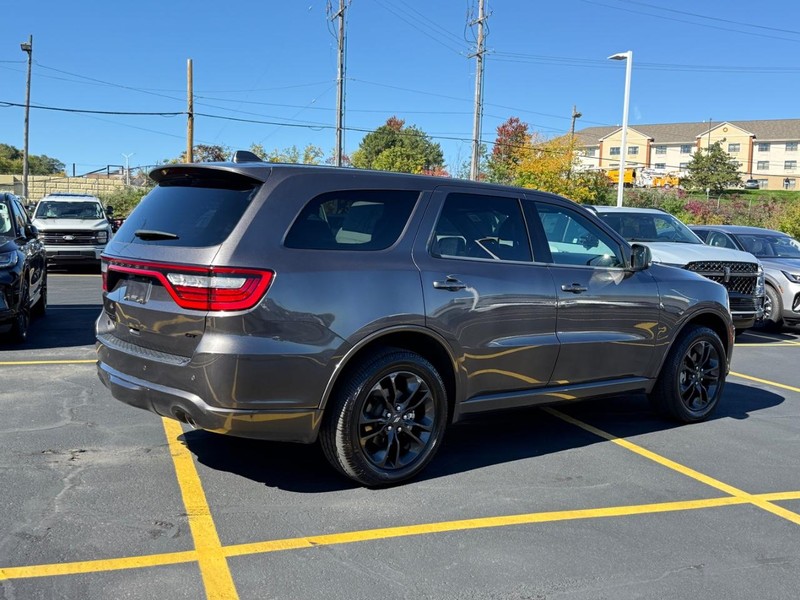 Dodge Durango Vehicle Full-screen Gallery Image 03