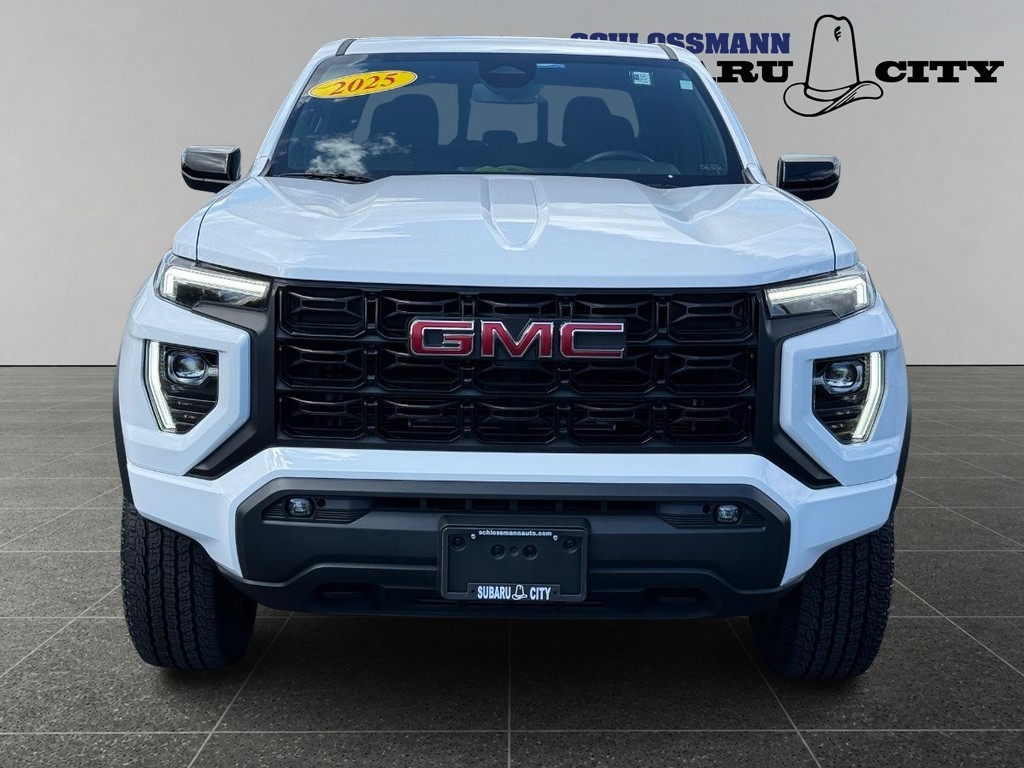 GMC Canyon Vehicle Full-screen Gallery Image 09