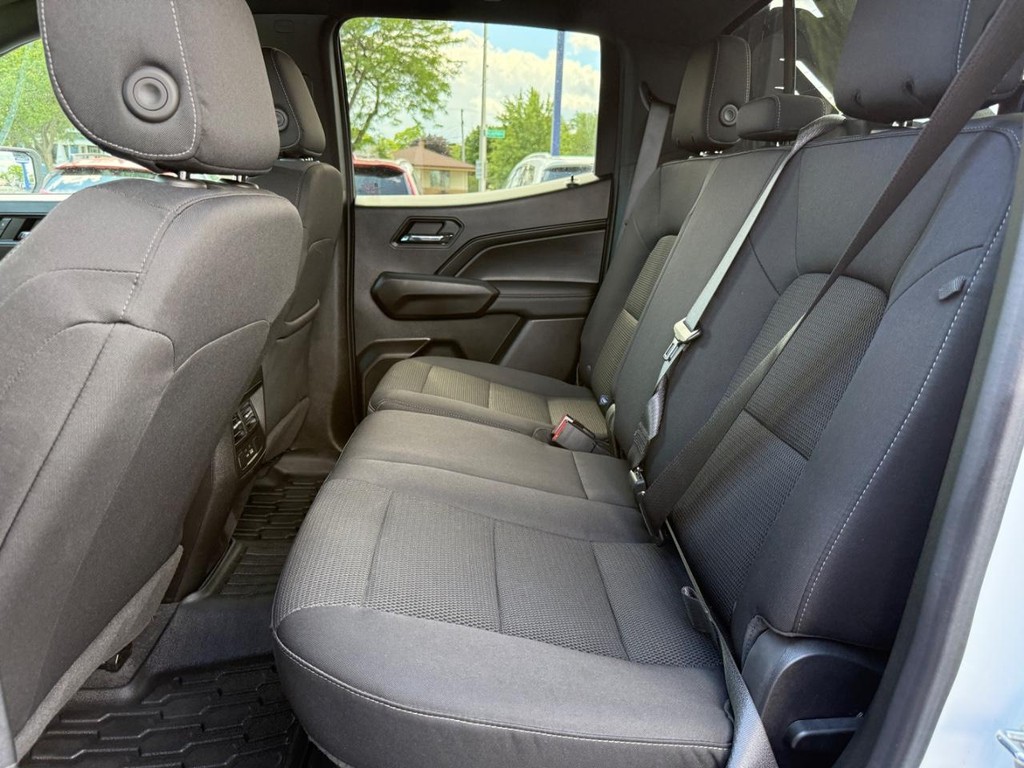 GMC Canyon Vehicle Full-screen Gallery Image 10